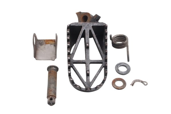 Voetsteun bestuurder links voor pen veer Aprilia SMV 750 Dorsoduro M551M 08-17