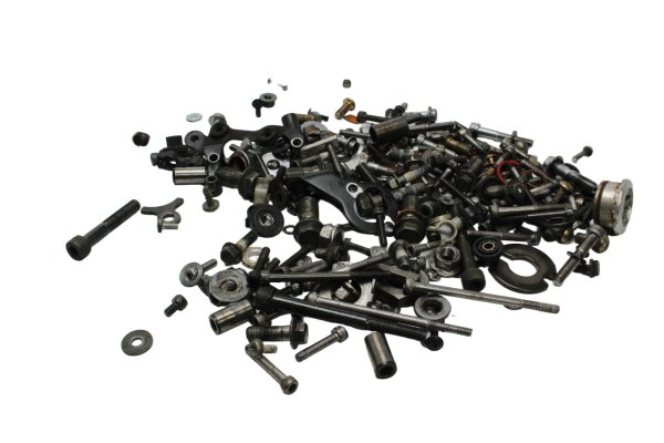 Pulttisarja ruuvit mutterit holkit aluslevyt YAMAHA BT 1100 Bulldog RP05 02-06