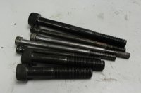 Pulttisarja ruuvit mutterit holkit aluslevyt YAMAHA BT 1100 Bulldog RP05 02-06