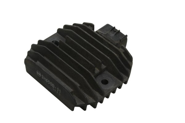 Jännitteensäädin tasasuuntaaja Shindengen YAMAHA BT 1100 Bulldog RP05 02-06