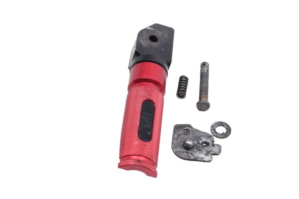 Passagerarfotpinne fotsteg bak höger röd med adapter Honda CBR 900 RR SC50 02-03