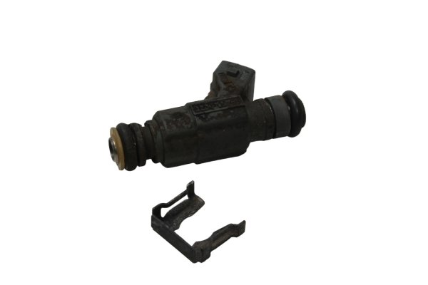 Fuel injector injection valve nozzle right clip BMW R 1150 GS R21 0415 99-04