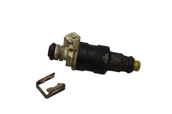 Fuel injector injection valve nozzle retaining clip BMW K 100 K100 K589 82-88