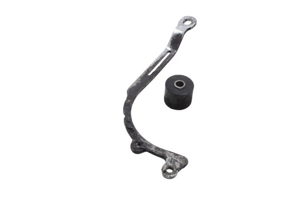 Support protège-chaîne patte silentbloc avant KTM 640 LC4 DUKE 2 DK2 99-07