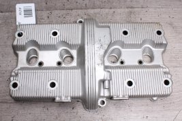 Cylinder head valve lid Suzuki GSX-R 750 GR75A 85-87