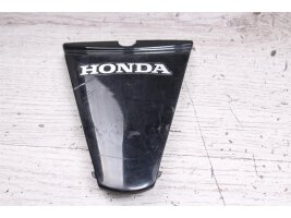 Revêtement noir à larrière de Honda...