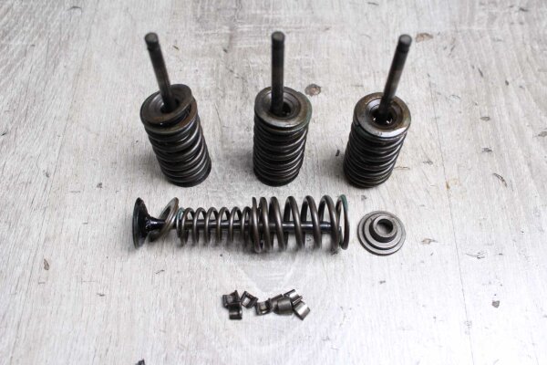 Auslassventile Ventilfedern Suzuki GSX 600 F GN72B 88-97