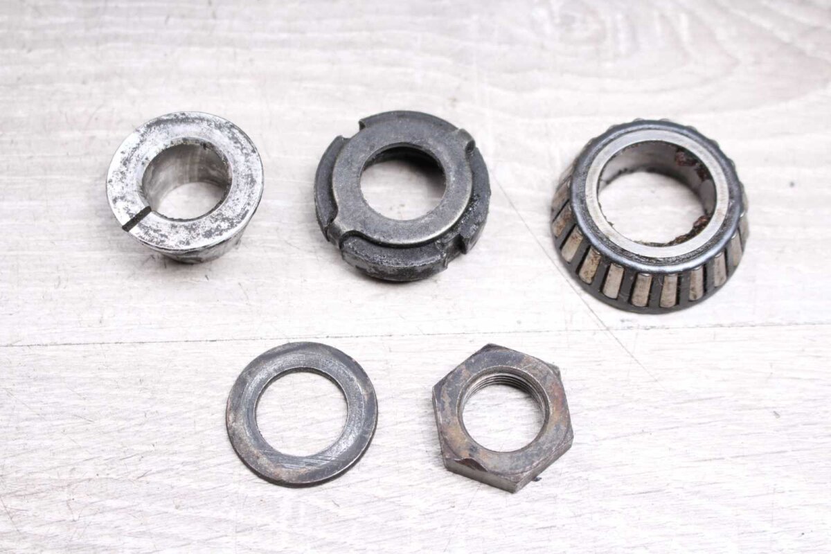 '''…''' Steering head bearing slices for the fork bridge Kawasaki