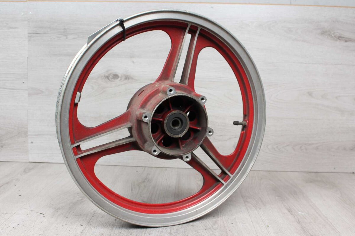 木製三輪車 グレーと赤のホイール 木製三輪車 グレーと赤のホイール