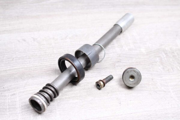 Gabelholm in front of the left Kawasaki Z 550 B KZ550B/B 81-82