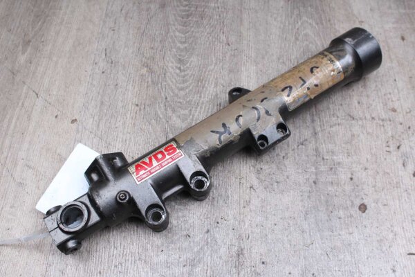 Gabelholm in front of the left Kawasaki GPZ 900 R ZX900A/1-6 84-89