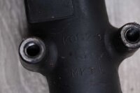 Gabelholm in front of the left Kawasaki GPZ 305 EX305A 83-83