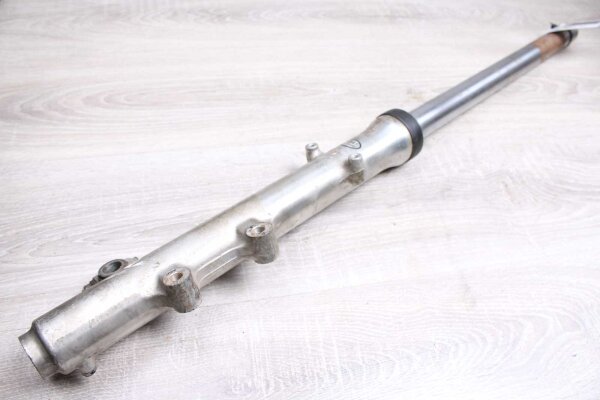 Gabelholm in front of the right Suzuki GSX-R 750 WVBD 00-03