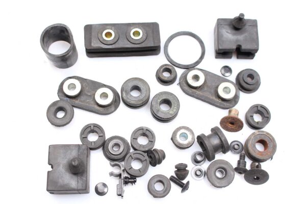 Sekalainen erä jäljelle jääviä osia Divers Yamaha YZF R6 RJ03 036 01-02