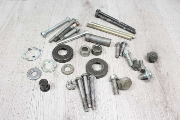 Sekalainen erä jäljellä olevia osia Divers Yamaha XV 535 H Virago 2YL 88-95