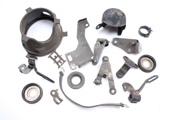 Blandat parti kvarvarande delar Divers Yamaha XVS 1100 Drag Star VP05 99-04