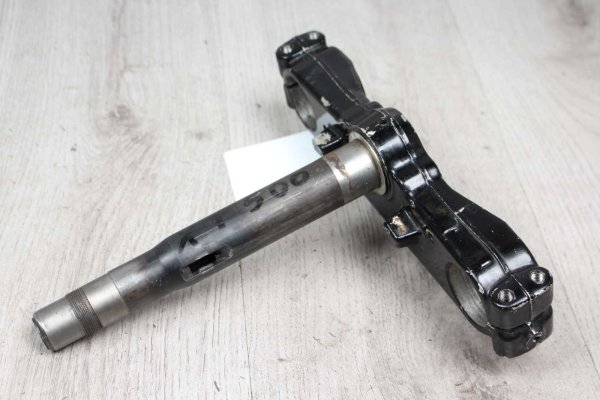 Haarukkasilta edessä alla Yamaha XT 500 1N5 76-77